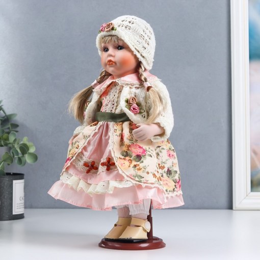 Фарфоровая кукла керамика Алёна в розовом платье и вязанной кофте 30 см 6260922