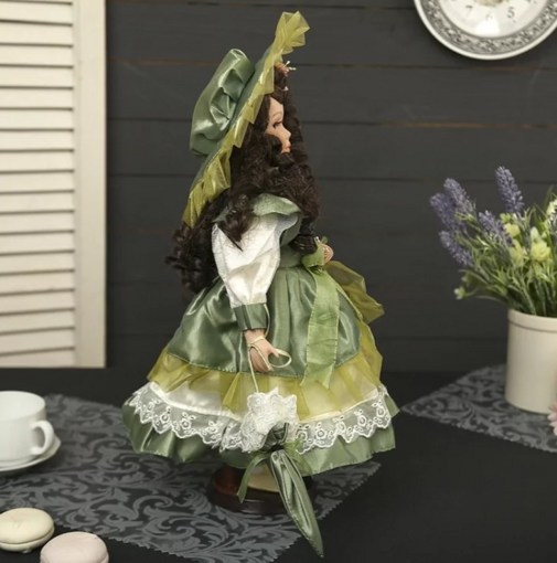 Фарфоровая кукла керамика Алёна в зелёном платье с зонтиком 40 см 3225333