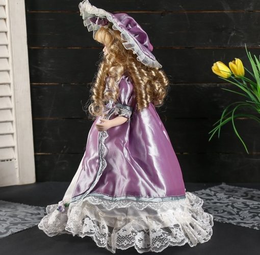 Фарфоровая кукла керамика Ангелина в сиренево-розовом платье, шляпе, с зонтом 35 см 4520520