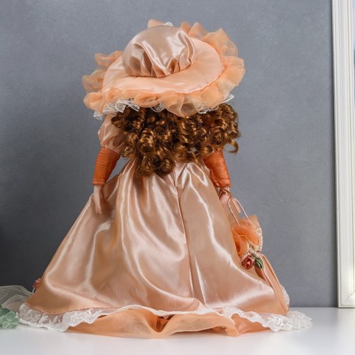 Фарфоровая кукла керамика Леди Виктория в персиковом платье с зонтом 45 см 6260941