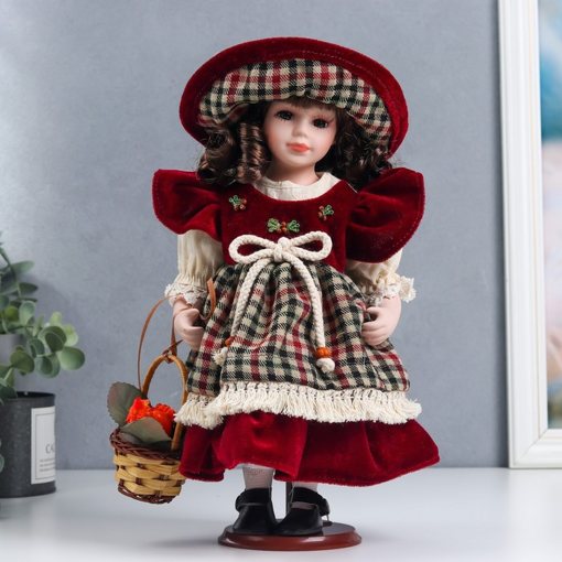 Фарфоровая кукла керамика Марина в бархатном платье в клетку и с корзиной 30 см 6260911