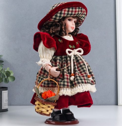 Фарфоровая кукла керамика Марина в платье с бархатом в клетку, с корзиной 30 см 6260911