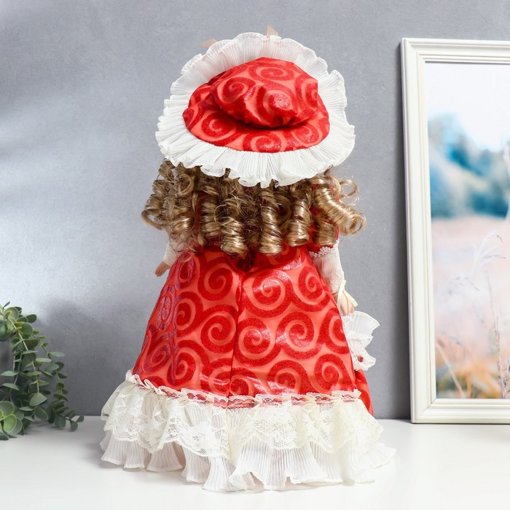 Фарфоровая кукла керамика Милана в платье с узорами в шляпе и с зонтом 40 см 4520529