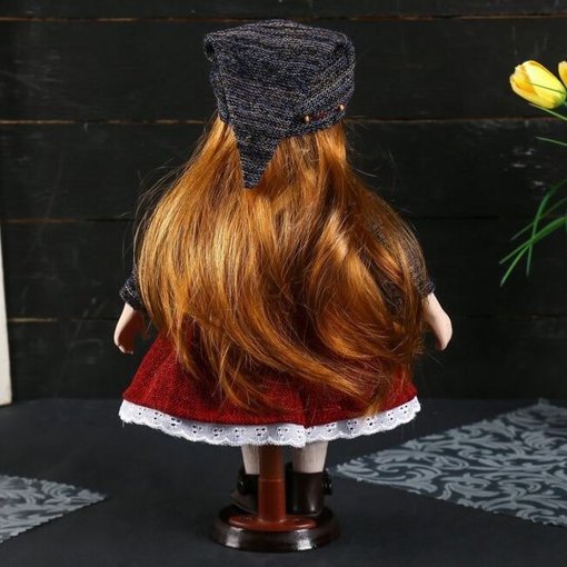 Фарфоровая кукла керамика Настенька в свитере и вязаной шапке с сумочкой 30 см 4520514