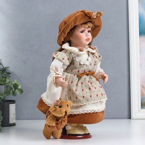 Фарфоровая кукла керамика Сонечка в бежевом платье в горох с медведем 30 см 6260912