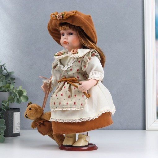 Фарфоровая кукла керамика Сонечка в бежевом платье в горох с медведем 30 см 6260912