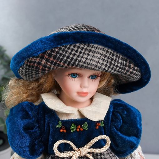 Фарфоровая кукла керамика Тася в платье с бархатом в клетку, с корзиной 30 см 6260921
