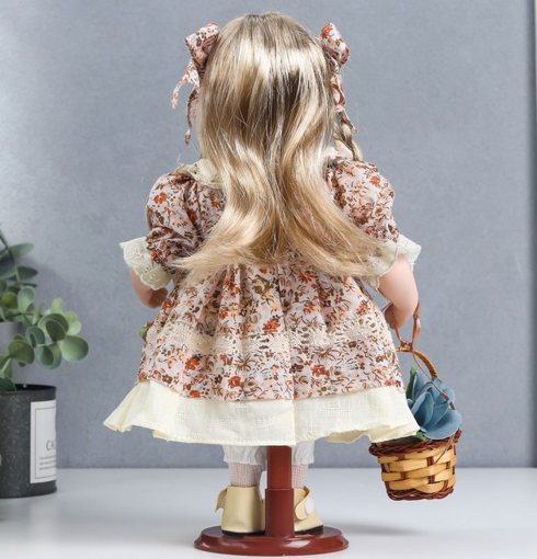 Фарфоровая кукла керамика Валя в цветочном платье, с корзинкой 30 см 6260928