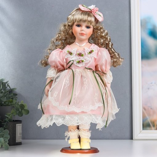 Фарфоровая кукла керамика Женя в нежно-розовом платье с кружевом 40 см 6260934