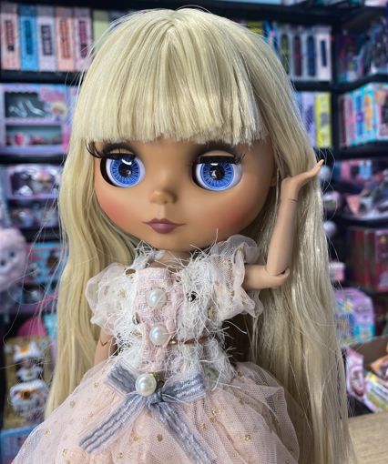 Кукла Блайз блондинка нежно-розовом платье