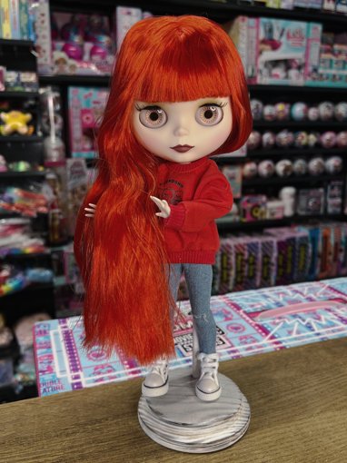 Кукла Блайз рыжая в кофте и джинсах