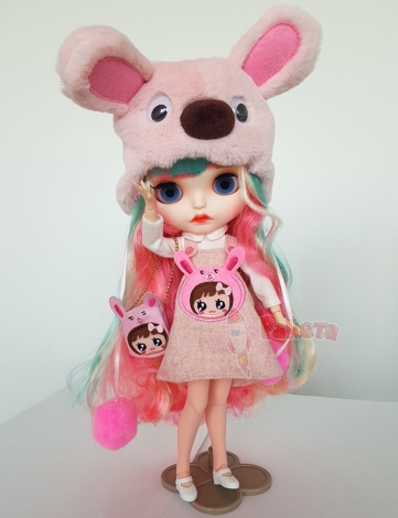 Кукла Блайз с розово-бирюзовыми волосами в костюме зайки