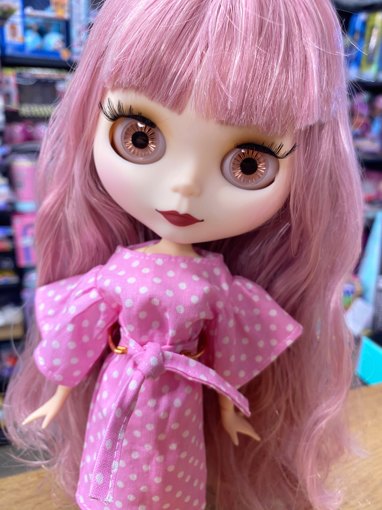 Кукла Блайз с розовыми волосами в платье горошик