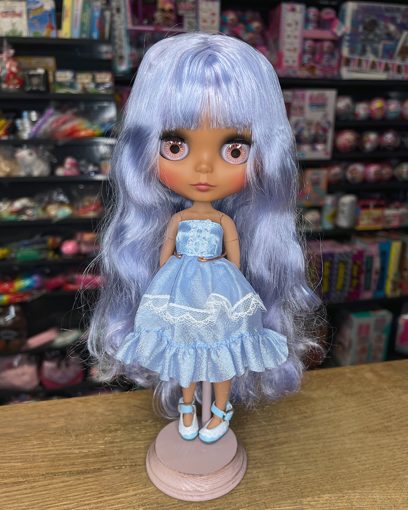 Кукла Блайз смуглая в голубом платье