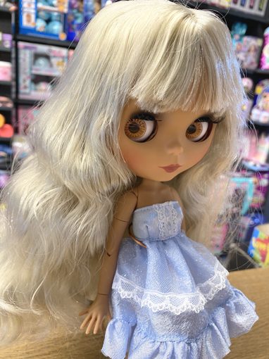 Кукла Блайз смуглая в голубом платье - фото2