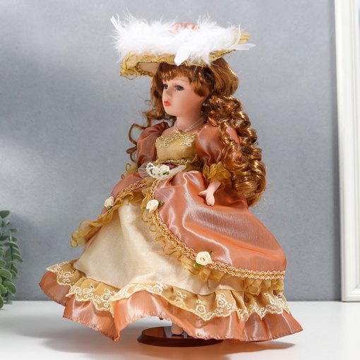 Фарфоровая кукла керамика Марго в карамельном платье в шляпе и с сумкой 30 см 4520515