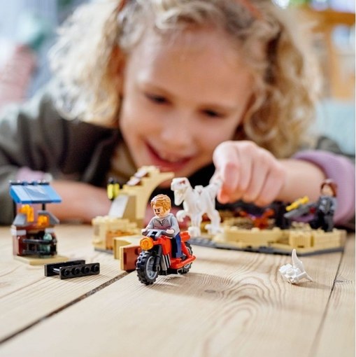 Лего 76945 Атроцираптор - погоня на мотоцикле Lego Jurassic World