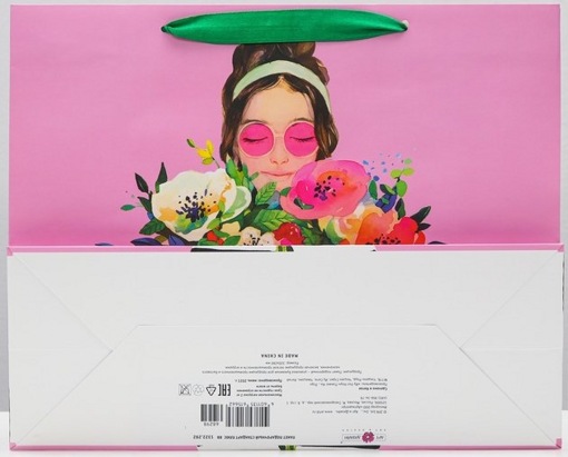 Подарочный пакет Девушка с цветами 32х26х12 см 7724240