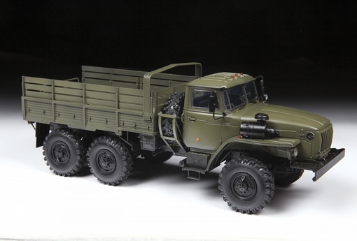 Сборная модель Российский армейский грузовик Урал-4320 Звезда 3654