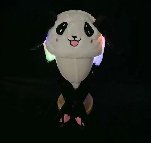 Шапка с двигающимися ушками Панда свет